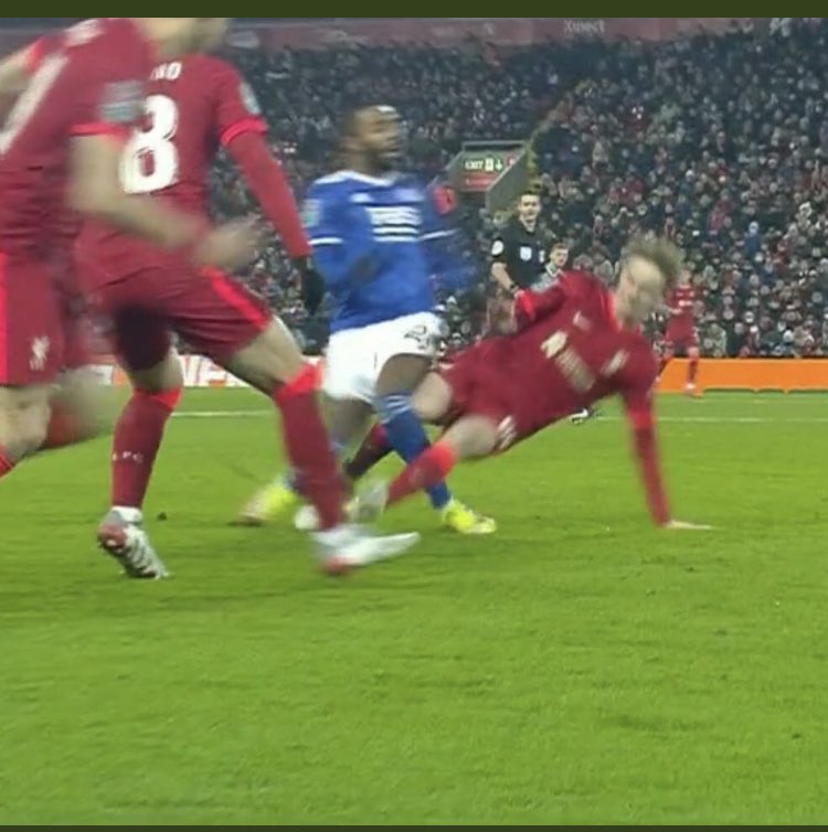TheSpursExpress's tweet photo. Anybody heard from @NeilMellor33 , @Carra23, @RahulKohli13, @StephenWarnock3, half of @SkySports, or @clattenburg1975 in the last 24 hours? #robbo https://t.co/u97HYU4PDe