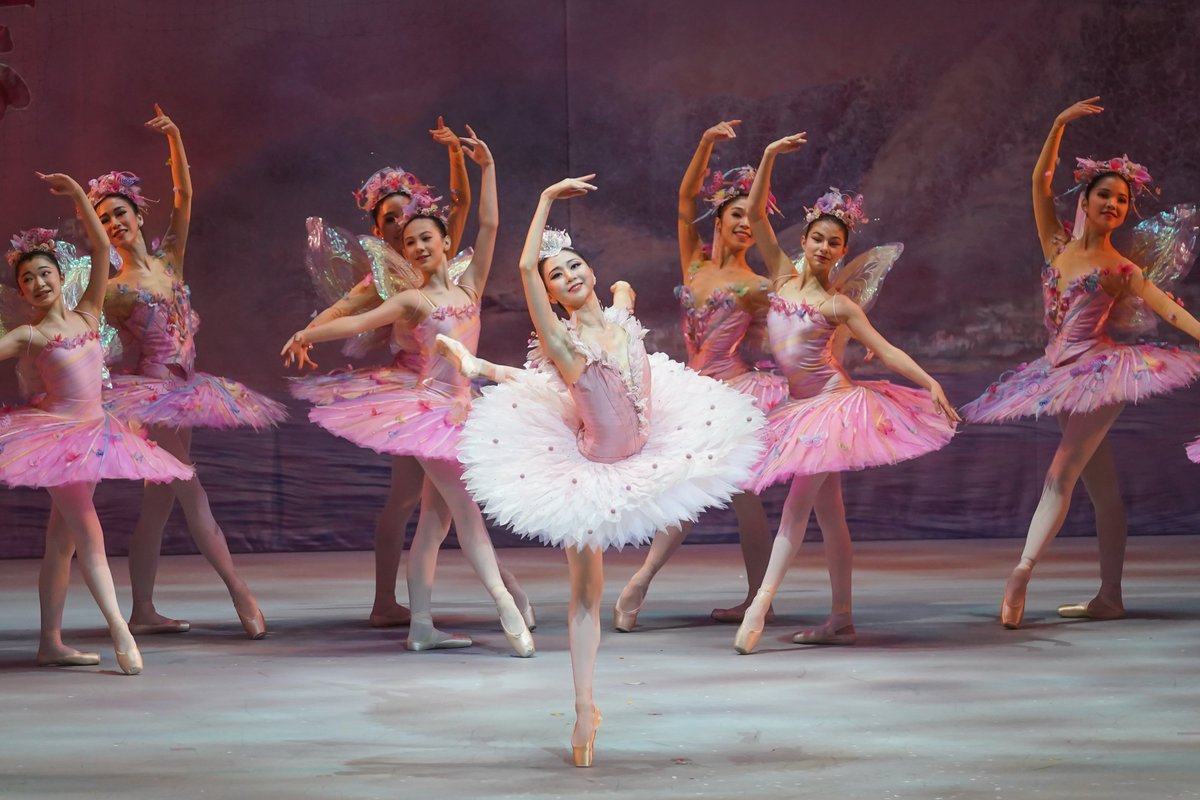 Stunning moments from #TheNutcracker!

Title Sponsor 
China Everbright Ltd. 

#HKBTheNutcracker
#HongKongBallet #HKBallet #Ballet