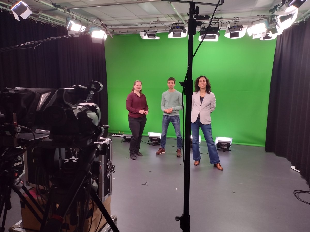 UTwenteHTSR's tweet photo. Last month several colleagues at HTSR took a course in #microlectures. These clips of 3-5 minutes can be a really useful tool for education and scientific communication purposes. Ofcourse we also had to try out the 2 studios at the University of Twente where we can record them! https://t.co/LnvSxfjvUA
