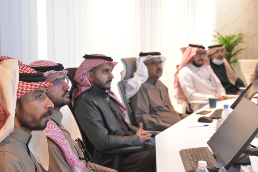 قامت شعبة الهندسة المدنية بالهيئة السعودية للمهندسين ممثلة برئيس وأعضاء الشعبه بزيارة المركز الوطني لسلامة الطرق في مدينة الرياض مع طلاب كلية الهندسة بجامعة الملك سعود.