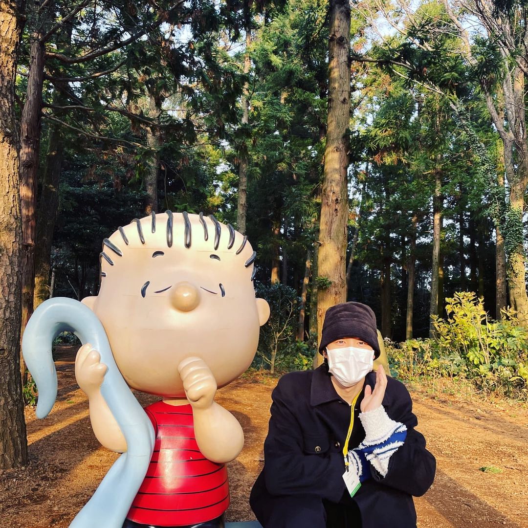 PJM_data's tweet photo. Jimin's Instagram Post 20211223

Jimin with Linus and Snoopy?!  Adorable!! 🥰🥰🥰🥰 https://t.co/jOOyxbAt1r