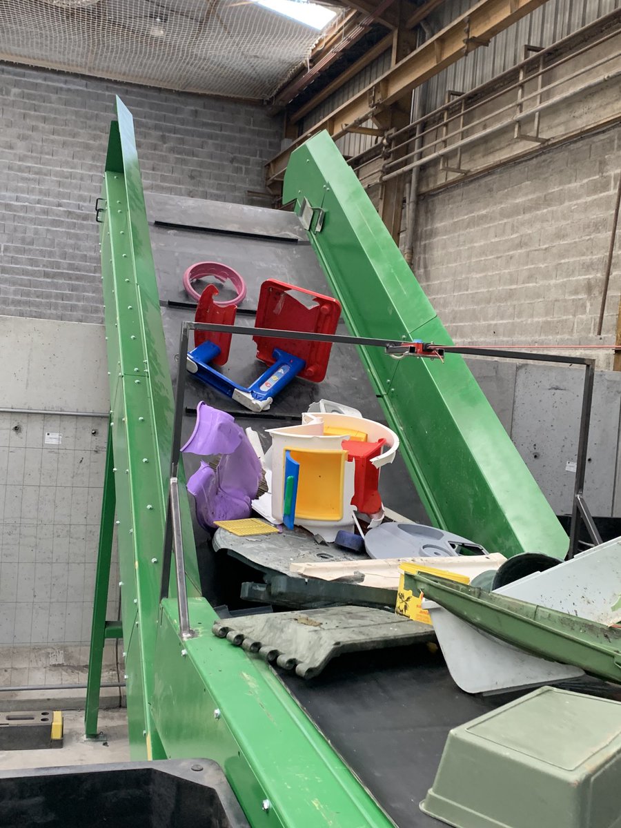 e_Tribord's tweet photo. #RETRIPLAST Nous poursuivons les tests de mise en production de notre ligne de tri des #Plastiques avec les équipes de #AteliersVergnaud.
Et ça avance bien ! 😃 https://t.co/GJAQXkkqdy