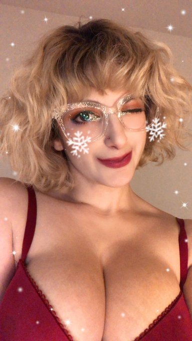 Going live on CB! Hopefully also on CS &amp; MFC if connection allows lol  https://t.co/zcz20WxA2T https://t<a href="/tag/streamate"class="tags"><span>#streamate</span></a>