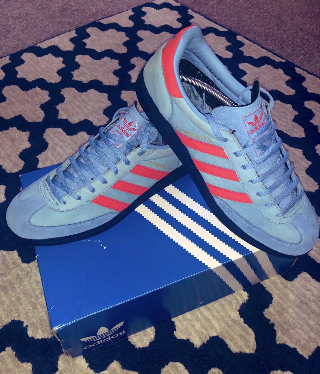 connersofficial's tweet photo. Day 23 #Adivent #afidas #manchester #spezial #SPZL #shareyourstripes https://t.co/oMHxPyWN4J