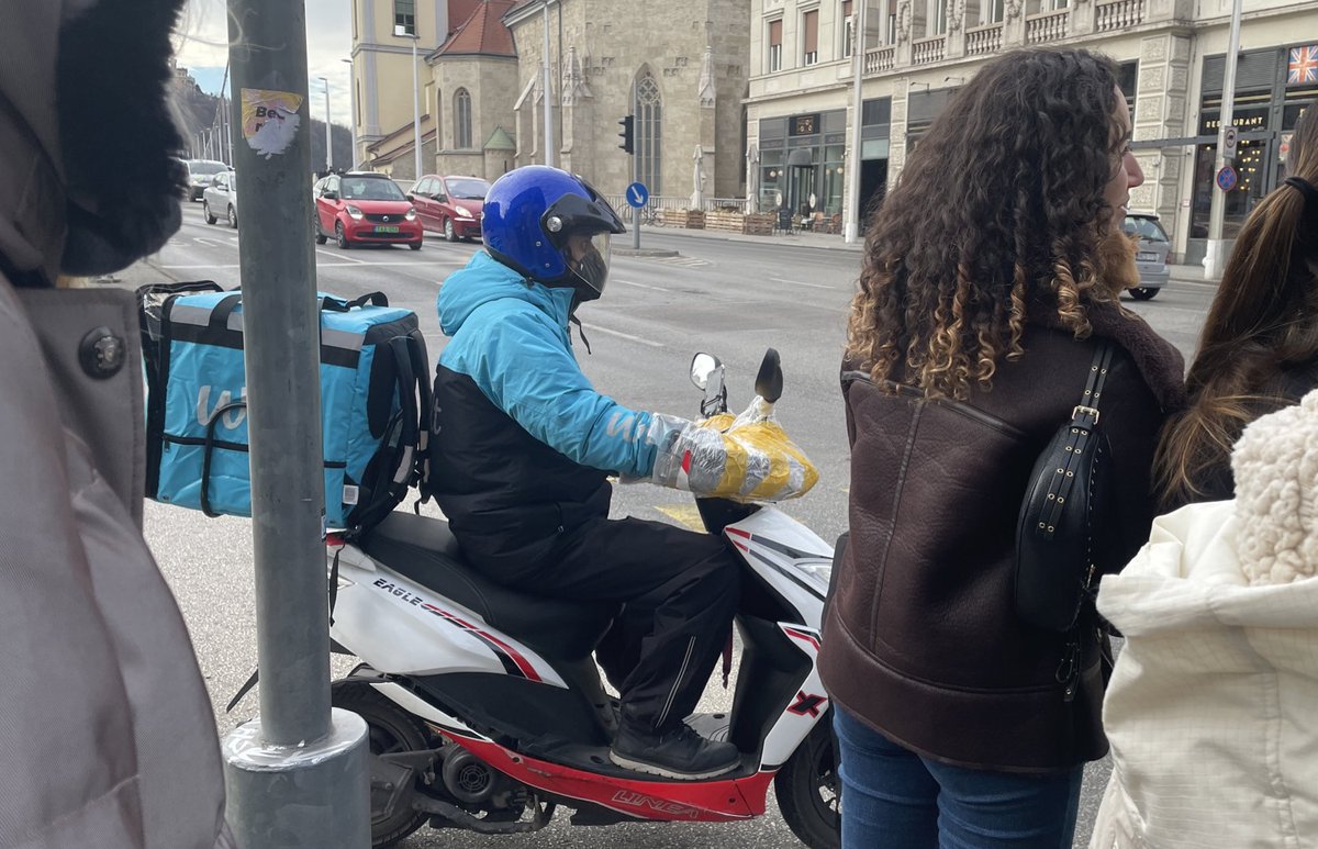Chumchalova_M's tweet photo. Padají rukavice? Dá se vyřešit.👇 https://t.co/jvMMBU4wAV