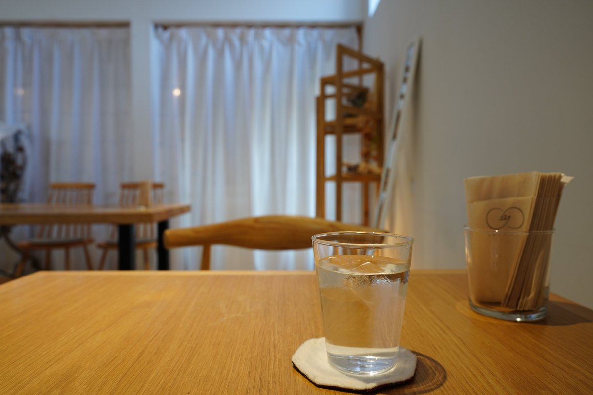 asaka_no's tweet photo. ちなみに入るのを躊躇してしまう外観だが、店内との雰囲気にこれほど落差のあるお店も珍しい。ただお店のコンセプトによる所で、場合によっては使いにくさはあるかもしれないね。店主が商売っ気が無いというかガツガツしてないようです。
#猪苗代
#cafe217
#カフェ撮り https://t.co/5zjrR2mDgY
