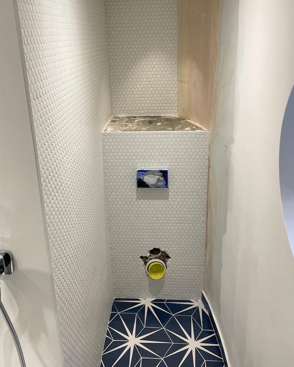 We recently installed these beautiful patterned floor tiles and hexagon mosaics for a customer’s bathroom in London!