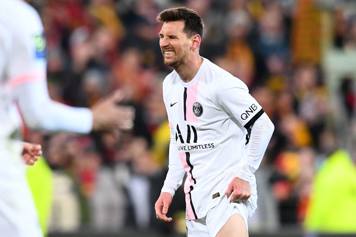 ActuFoot_'s tweet photo. À la mi-saison, Leo Messi ne compte qu’un seul but au compteur en Ligue 1. 😦

La question qu’on est tous en droit de se poser : avec combien de buts finira-t-il cette saison de Ligue 1 ? https://t.co/FUle1PiGF2