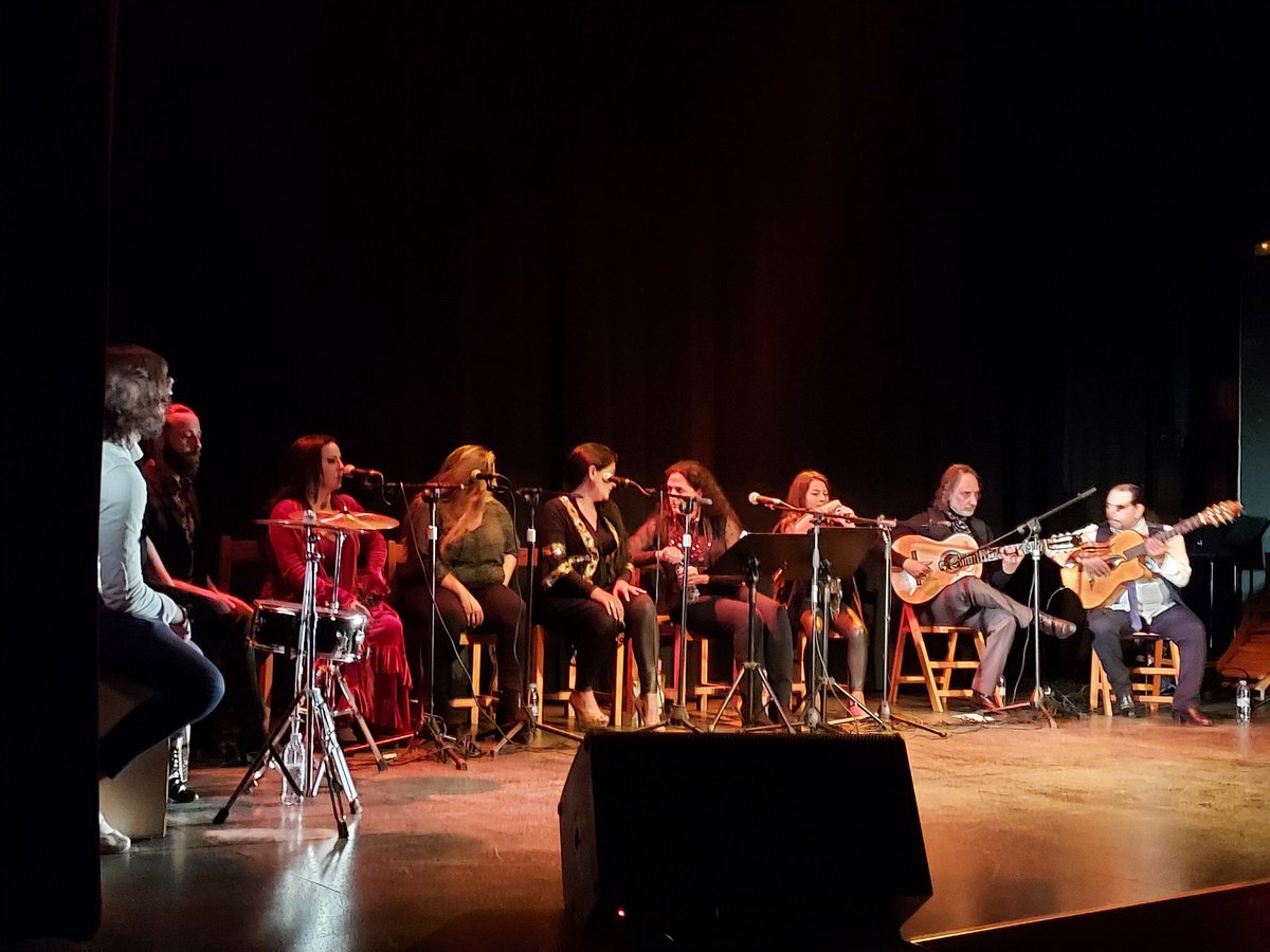 🎄Magnífica Zambombá Flamenca la que vivimos anoche en la Casa de la Cultura a cargo de <a href="/Chonchi_Heredia/">ChonchiHerediaoficial</a> y todo su equipo. 💃🏻 Gracias a todos los asistentes por su responsabilidad para poder seguir disfrutando de las actividades navideñas de nuestro municipio con seguridad. 😷