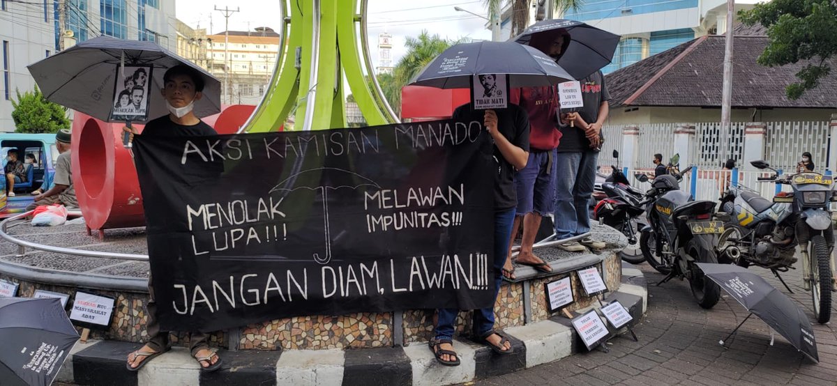 HenlyR's tweet photo. Aksi Kamisan Manado ke-29

"Menolak Lupa, Melawan Impunitas"

Hidup korban, jangan diam. Lawan!

@AksiKamisan 
@sumarsih11 https://t.co/GfGknch7ze