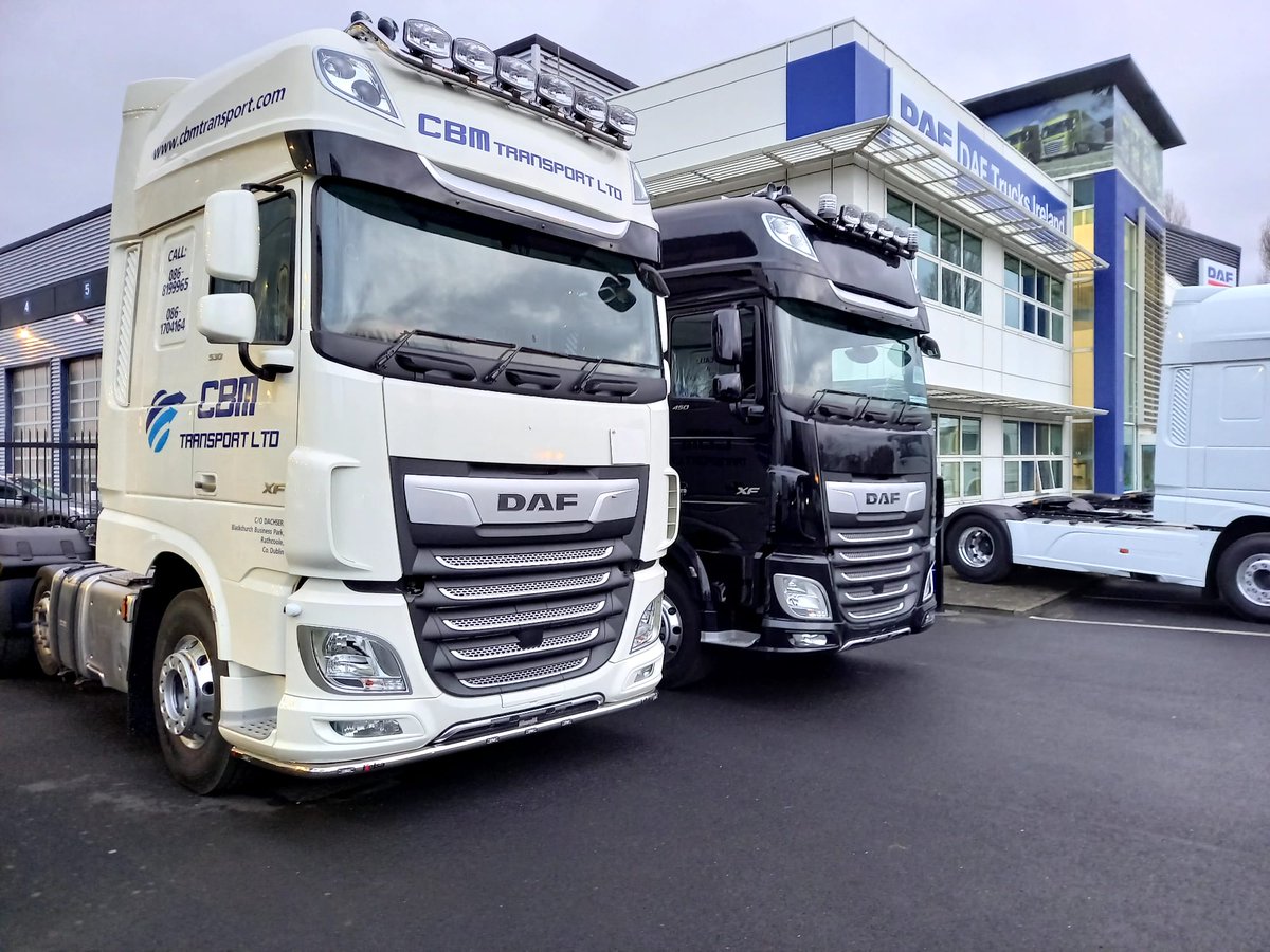 DAFIreland's tweet photo. These beauties are looking the part on a wintry morning here in Dublin, ready to make their way in to customers' fleets in 2022.

#DAF #Trucks #Trucking #Truckers https://t.co/PBZoSTNyCY