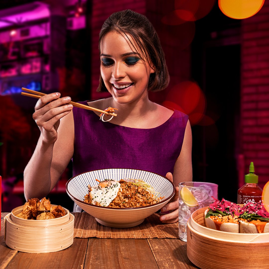 Hoy es el día en que noooo te toooocaaaa 🎶
Pero puedes compensarlo con un buen Naaaaasi Goooreng 🎶

Aquí te dejamos laaaaas, reseeeeervaaas 🎶 > tuktukstreetfood.es/reservar

#lotería que siempre toca