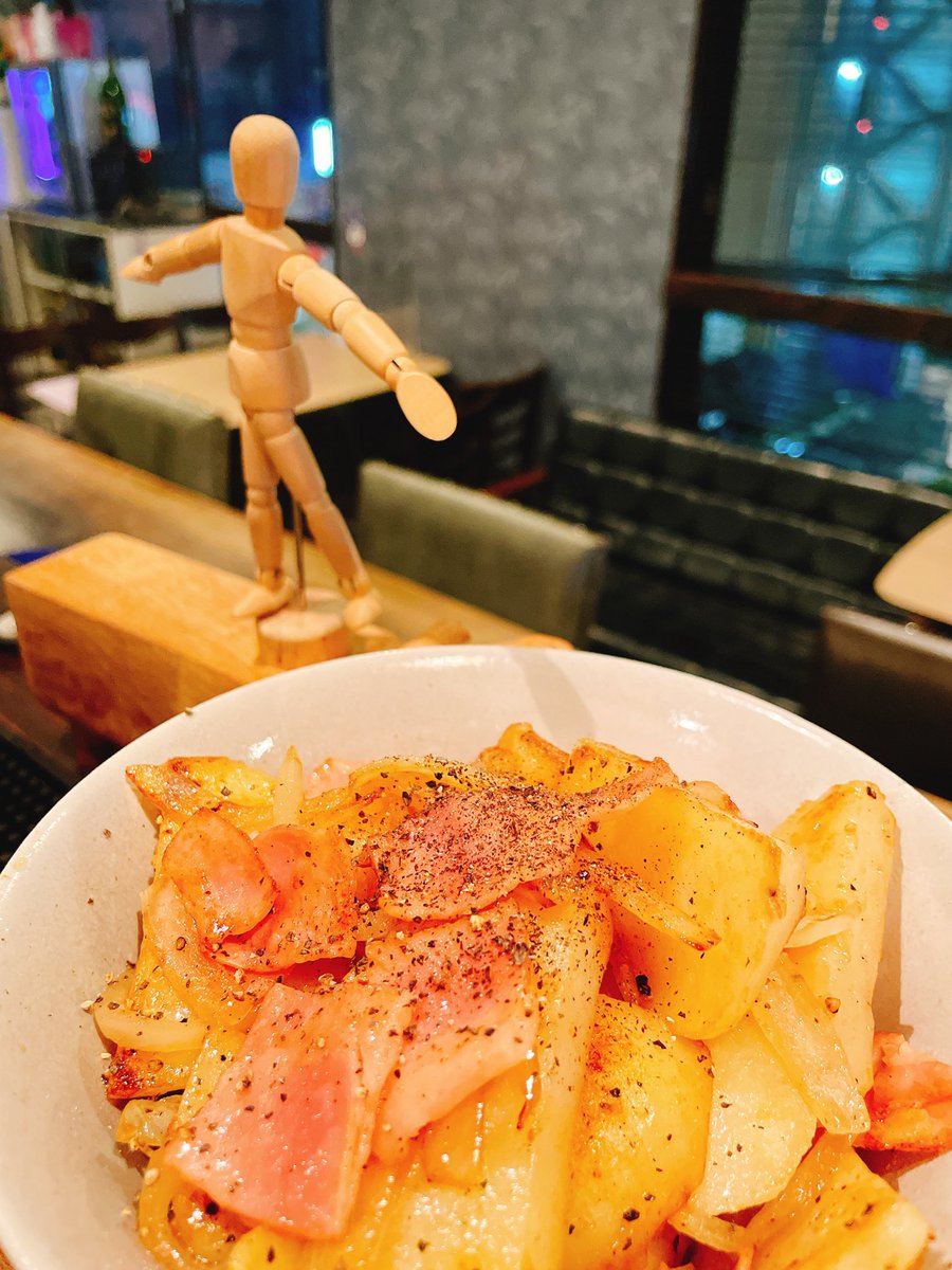 bar_g3's tweet photo. みなさーん!
お待ちしてます♬
ジャーマンポテトですです‼️
#g3のお通し
#蒲田g3 #barg3 #ろーすとびーふ屋 https://t.co/Nc3wA63eKA