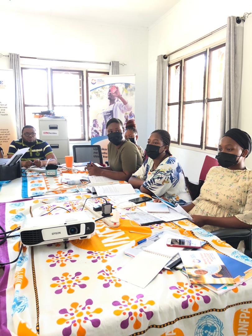 Wiweck's tweet photo. RT @MatumainiCentre: Happening now! Young people are having the opportunity to learn about #Tanzania #ICPDcommitments and how to be part of the process. @YouthActKE #NimeamuaTz #SheDecidesTz #Youth #youthpowerhub #YouthActKE #SocialAccountability #Youth… https://t.co/cOLch3wsiw
