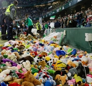 çArşı depo olarak talibiz bu organizasyona...bunu paylaşırmısınız lütfen...belki bi yerlere ulaşır..bizde nefis bi organizasyon yaparız MESELA KİMSESİZ ÇOCUKLAR için olabilir veya başka bişi....bizde peluş oyuncak yağdıralım sahaya🙂