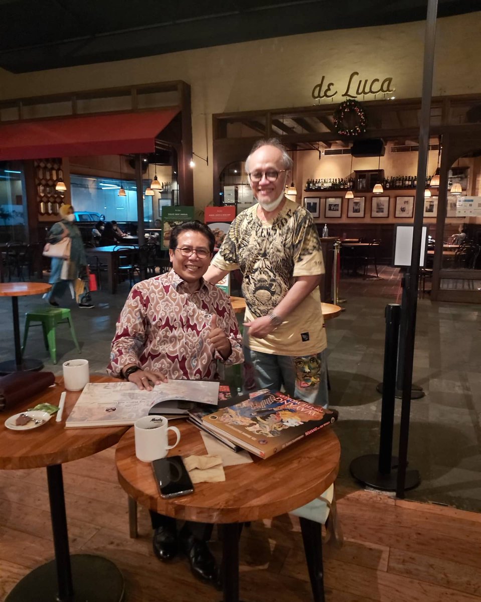 fadjroeL's tweet photo. Kok bisa ya... Saya @fadjroeL mencalonkan diri  #CapresIndependen 2014 (uji yudisial ke @officialMKRI 2009) &amp; Mas @kphardidanuwijoyo sebagai #CalonPresidenRI 2001 (Gerakan Seni Rupa Baru 1979). What a coincidence! Kami berdua meruntuhkan mitos &amp; tabu  #PresidenRI ~ #BungFADJROEL https://t.co/IdDmYpdsnt