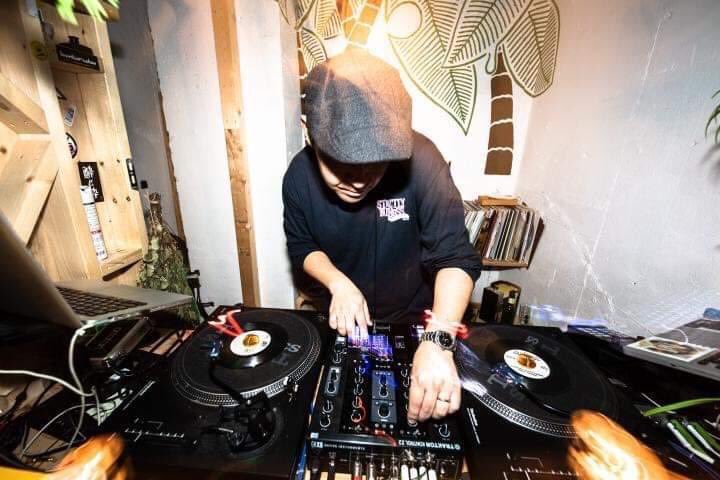 insist_official's tweet photo. 東京ネバフに
SOUL ONE(Majestic Two)の出演が決定しました🙌🙌🙌
12.25 sat @晴れたら空に豆まいて
OPEN / 18:00 START/19:00
LIVE:韻シスト
GUEST: STOCKMAN
DJ:DJ FENCER
DJ:SOUL ONE (Majestic Two)
ご予約▶︎https://t.co/mCbYPcNJiN
#韻シスト #STOCKMAN #FENCER #SOULONE #ネバフ https://t.co/jTdYdd44UA