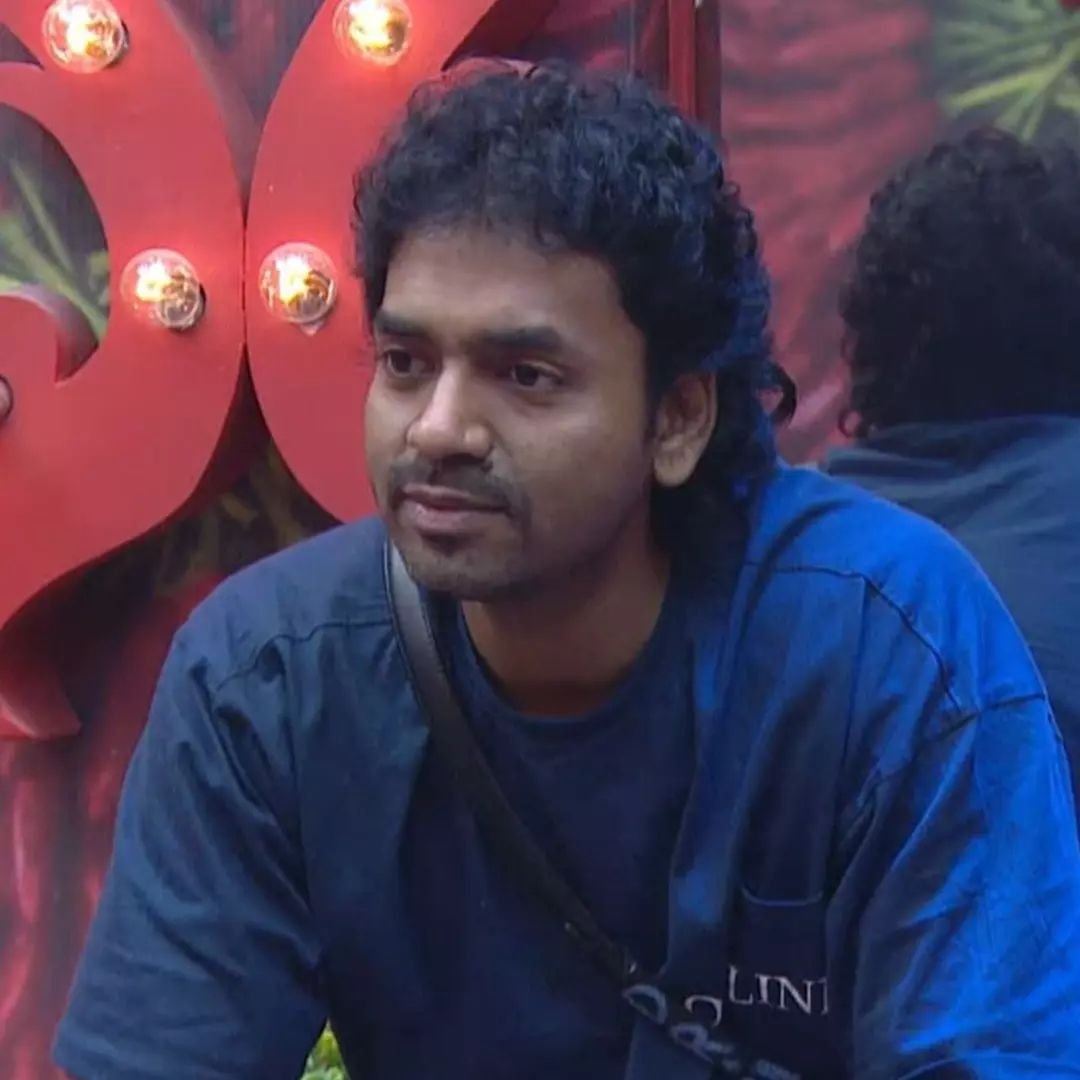 DrUAS_Bigg_Boss's tweet photo. आज पर्यंत कोणाबद्दल चुकिचा व्यक्त झालो नाही किंवा या घरात कोणाचा अपमान केला नाही.आदराने सर्वांसोबत राहिलो,माझा संयम ढळू दिला नाही याचं समाधान वाटतं.काही दिवस राहीले आहेत आणि तुम्हा सर्वांना माझा या घरातला खेळ आणि मनोरंजन आवडलं असेल तर नक्की मलाsupport करा @DrUtkarshshinde https://t.co/87VBLhzqxD