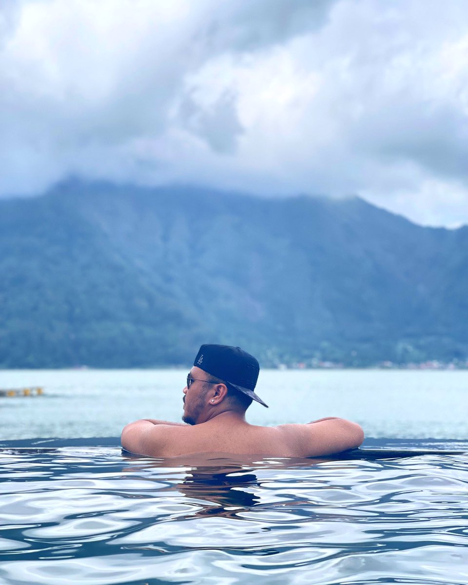 juandream8's tweet photo. Udara dingin, berenang air anget di suguhin pemandangan edannnn… 😍 https://t.co/4qUPwCkGR5