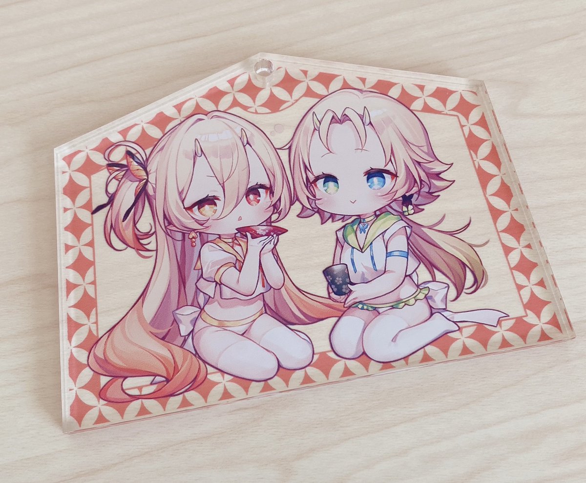 「新刊セットのグッズ!
オーロラアクキーとアクリル絵馬!オーロラアクキーは裁断前の」|米白粕▷初画集発売中のイラスト