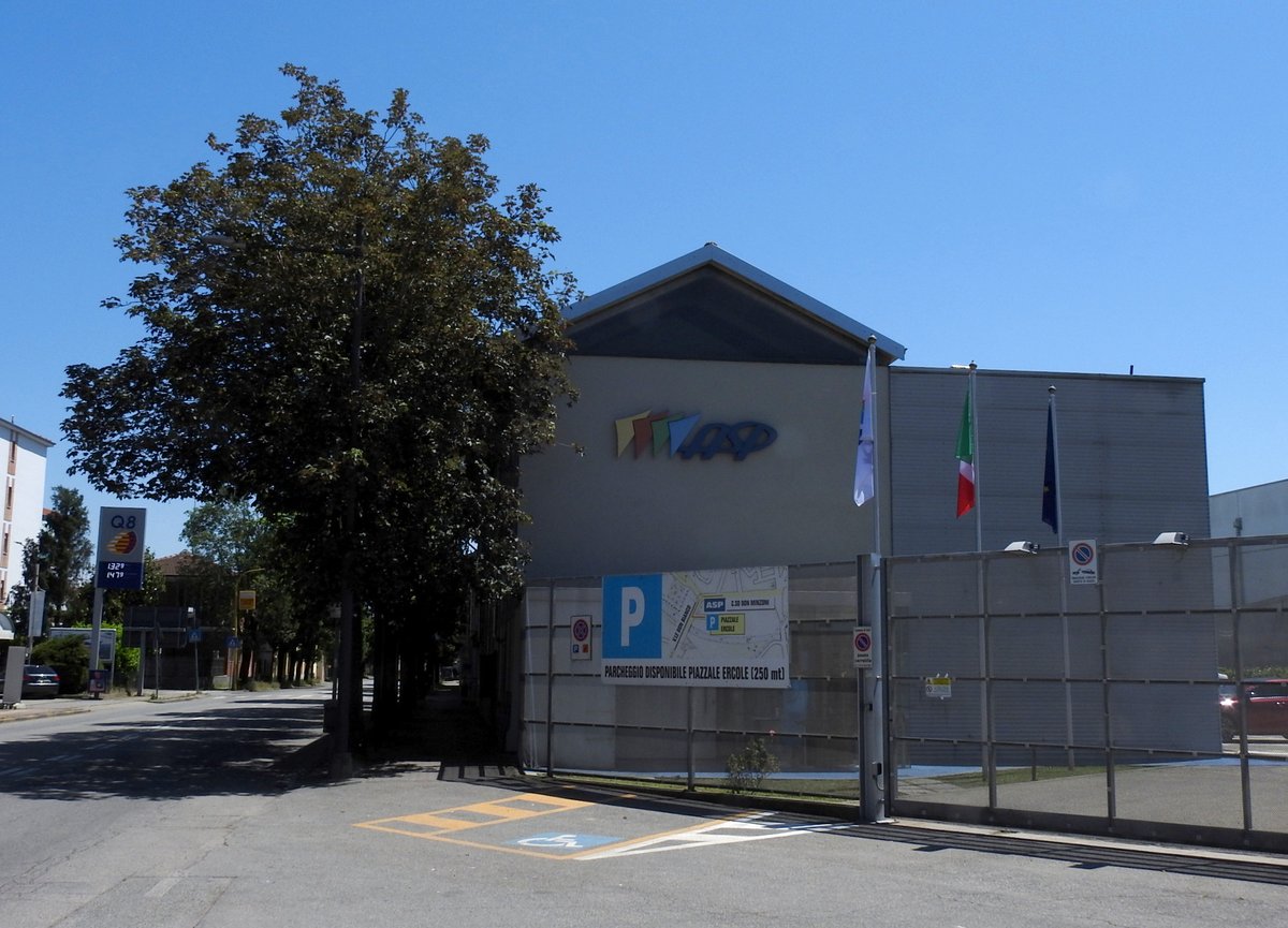AstiServPubbl's tweet photo. Da Asp riconoscimenti ai figli dei dipendenti per meriti scolastici. Consegnati i “Premi allo studio” a quattordici ragazzi▶️https://t.co/T64x3AElV0 https://t.co/LyOAQkfrVm