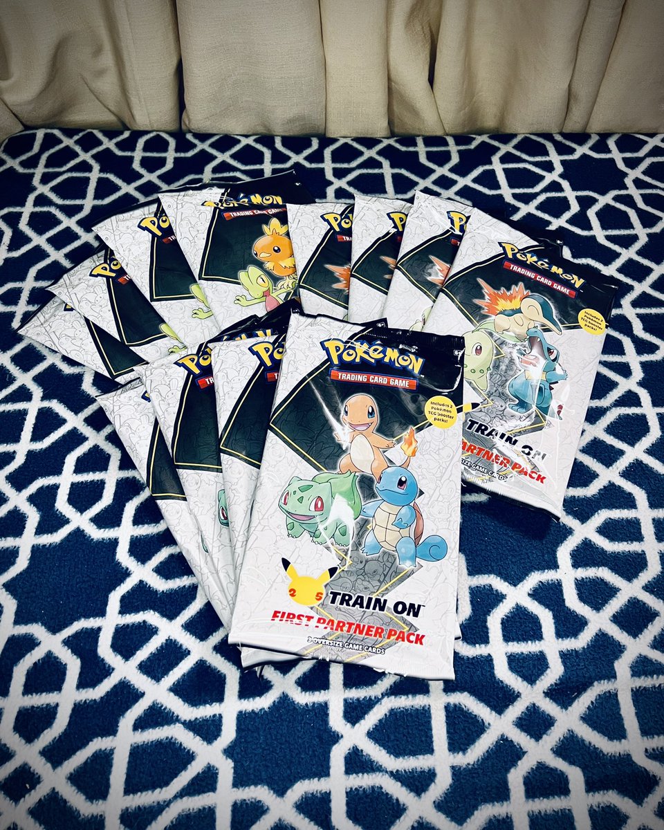 ItsENRO's tweet photo. I just got the last lot to fill in my First Partner Binders.
Complete 4 binders for my niece and nephews. Will give it to them after maybe 25 years? LoL
#Pokemon #FirstPartnerPack
#PokemonCelebrations
#pokemon25thanniversary https://t.co/me36WsThar