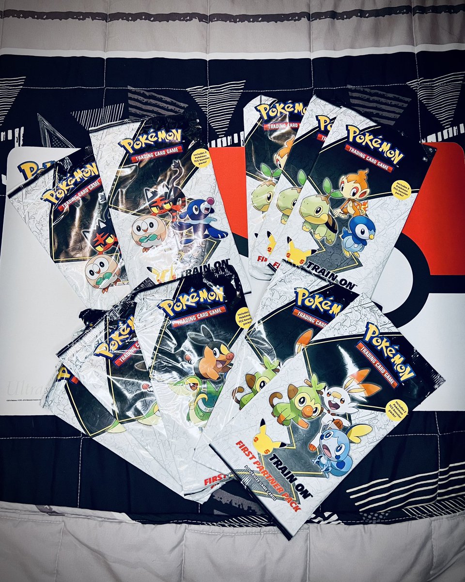 ItsENRO's tweet photo. I just got the last lot to fill in my First Partner Binders.
Complete 4 binders for my niece and nephews. Will give it to them after maybe 25 years? LoL
#Pokemon #FirstPartnerPack
#PokemonCelebrations
#pokemon25thanniversary https://t.co/me36WsThar