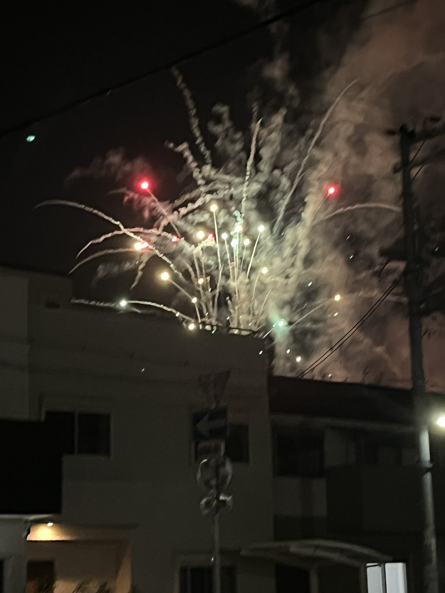 ゴン 5dmk2 24 105復活美 W 長居公園の近くで花火上がってた T Co Mjmbxioasx Twitter