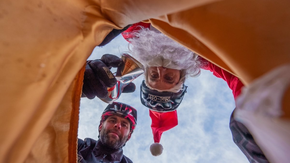muc_off's tweet photo. Getting in that boxing day ride? There's still time to win epic prizes.
Just head to your local riding spot and pick up as much litter as possible; then post your trash haul on Insta or TikTok using #BadToRad. It's that easy! 🤘
#Mucoff #Trashfreetrails https://t.co/5x4rEMCgSX