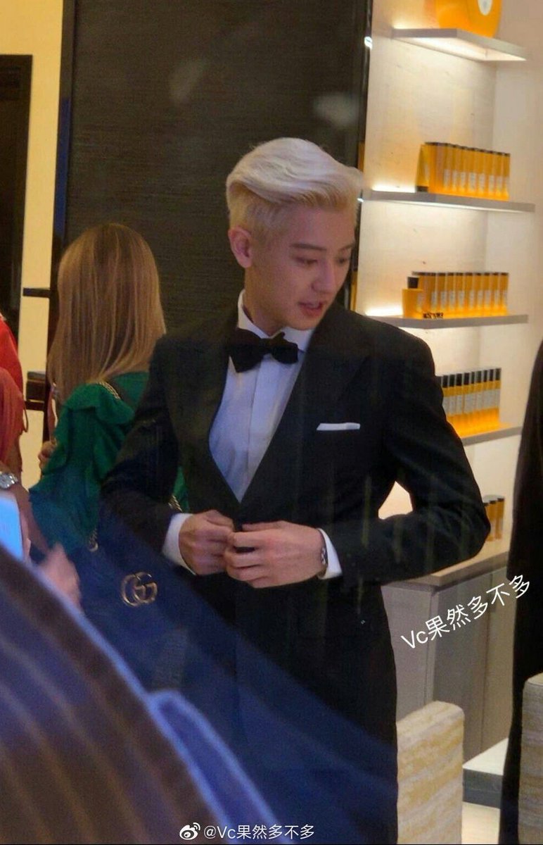 92LOOKS's tweet photo. #찬열 https://t.co/r6vNP0jIje