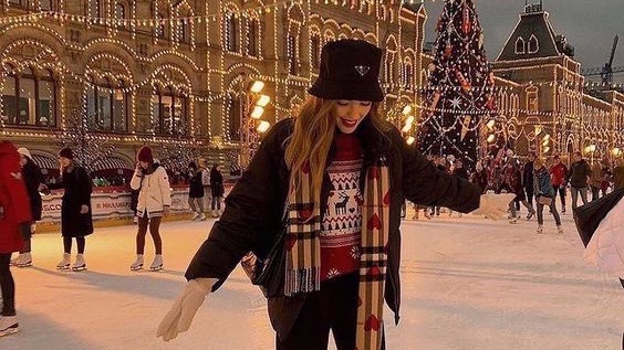 lvnareclps's tweet photo. christmas lights in the city! https://t.co/nGNHtV86Ok