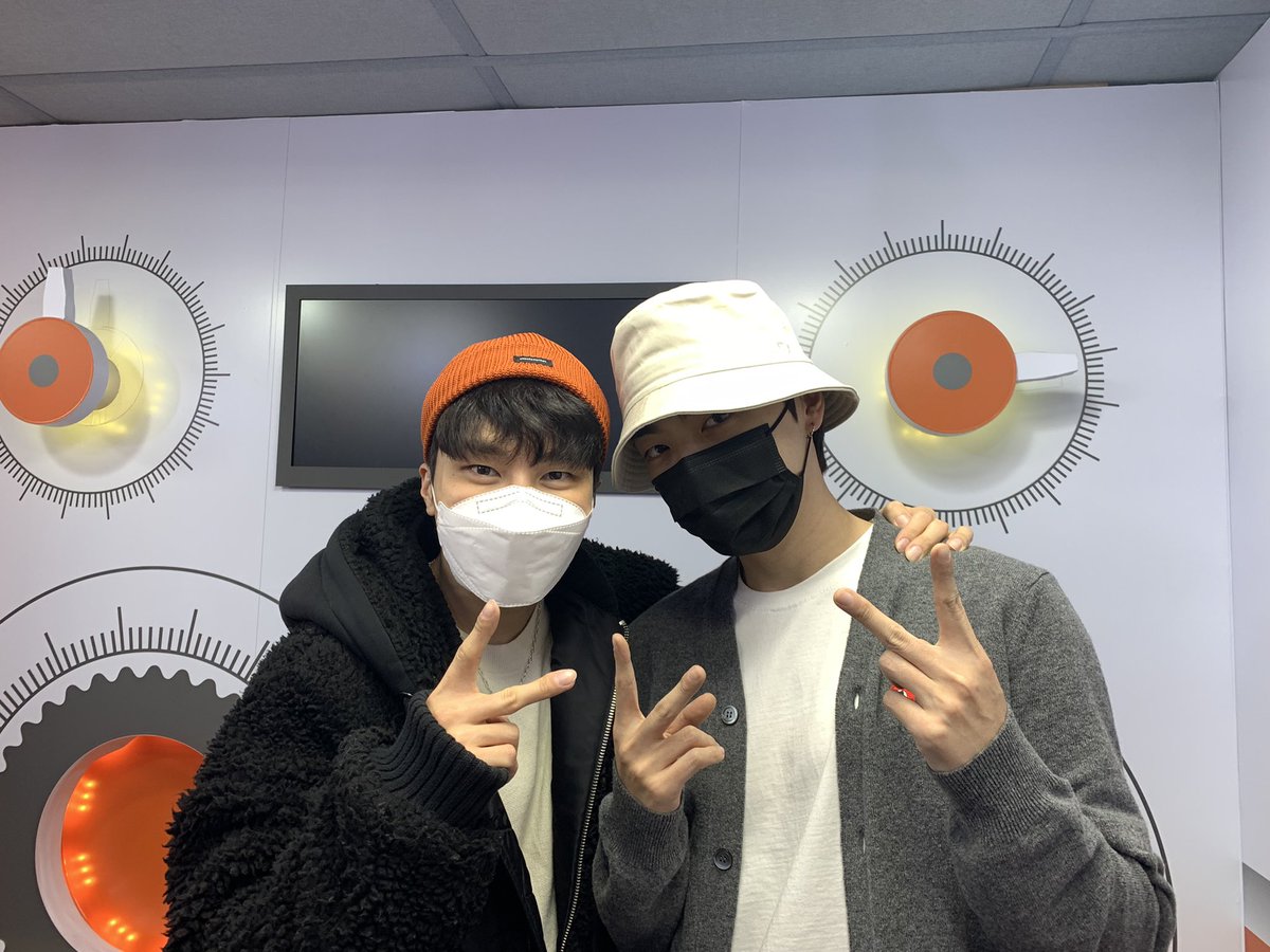 musicaccess0304's tweet photo. #MUSICACCESS
#TMB_Text_Me_Back with #JUNNY 🤩
Replay V LIVE
▶️ https://t.co/DEO5BfrICl
#musicaccess #arirangradio
#뮤직엑세스 #아리랑라디오
#bigflo #빅플로 #LEX #렉스
#JUNNY #주니 https://t.co/aimWMgc72P