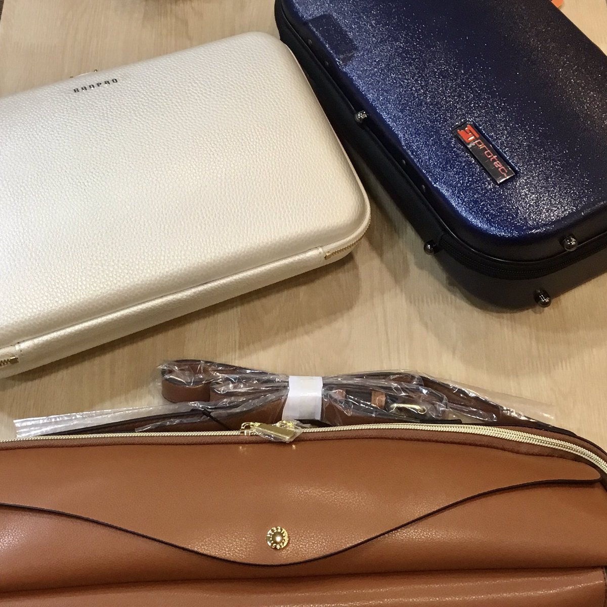 shima_wind_r's tweet photo. クリスマスプレゼントでお悩みの方!
楽器ケースはいかがでしょうか🎄🎅
当店にはおしゃれなケースがたくさんございます♪
この機会にケースこだわってみませんか?
#フルート
#Pearl
#クラリネット
#Bropro
#Protec
#クリスマスプレゼント https://t.co/llv3tkrUMD