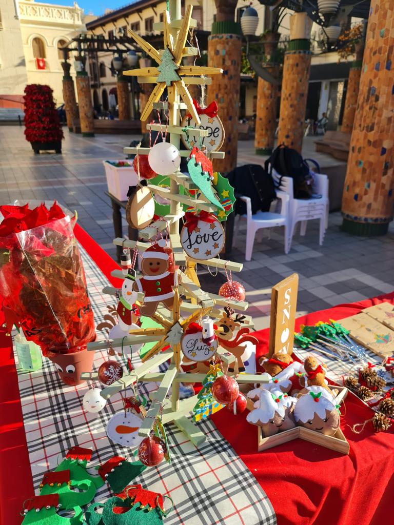 La céntrica Plaza Menéndez Pelayo de #Melilla acogerá hasta las 20.00 horas el Mercadillo Navideño de <a href="/AutismoMelilla/">Autismo Melilla</a>  con productos artesanales elaborados por usuarios, familias y profesionales.