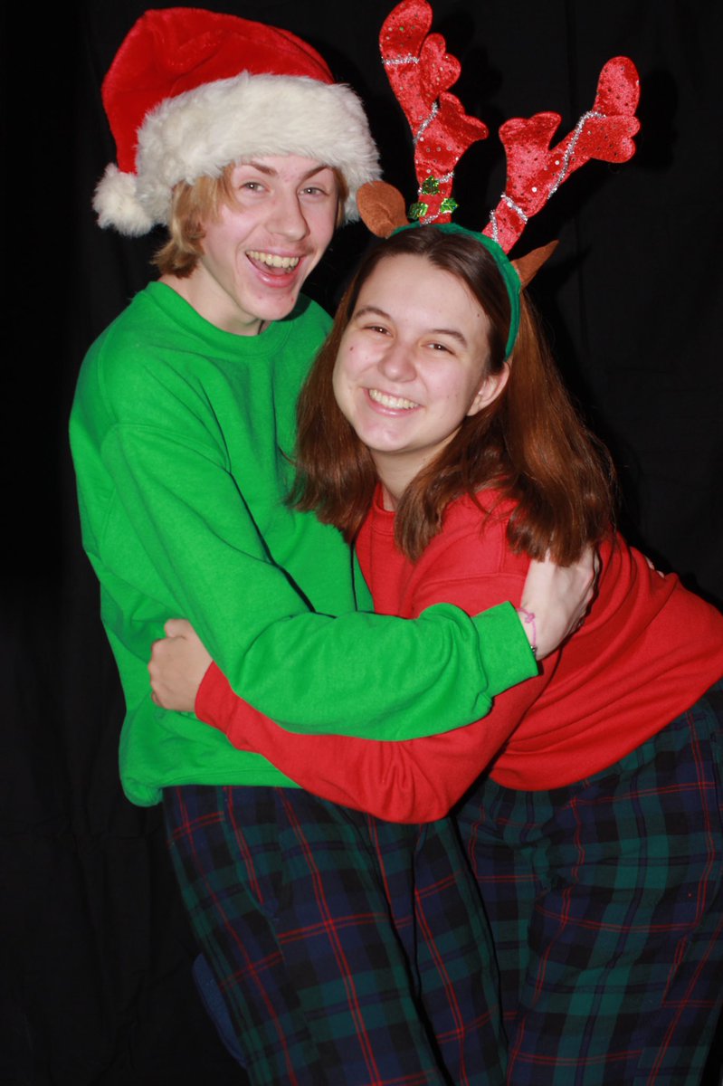 katelynpopstar's tweet photo. harley and i (fruit snaxx) just dropped the christmas EP of the century. link in bio :) https://t.co/0eMEexdE9p