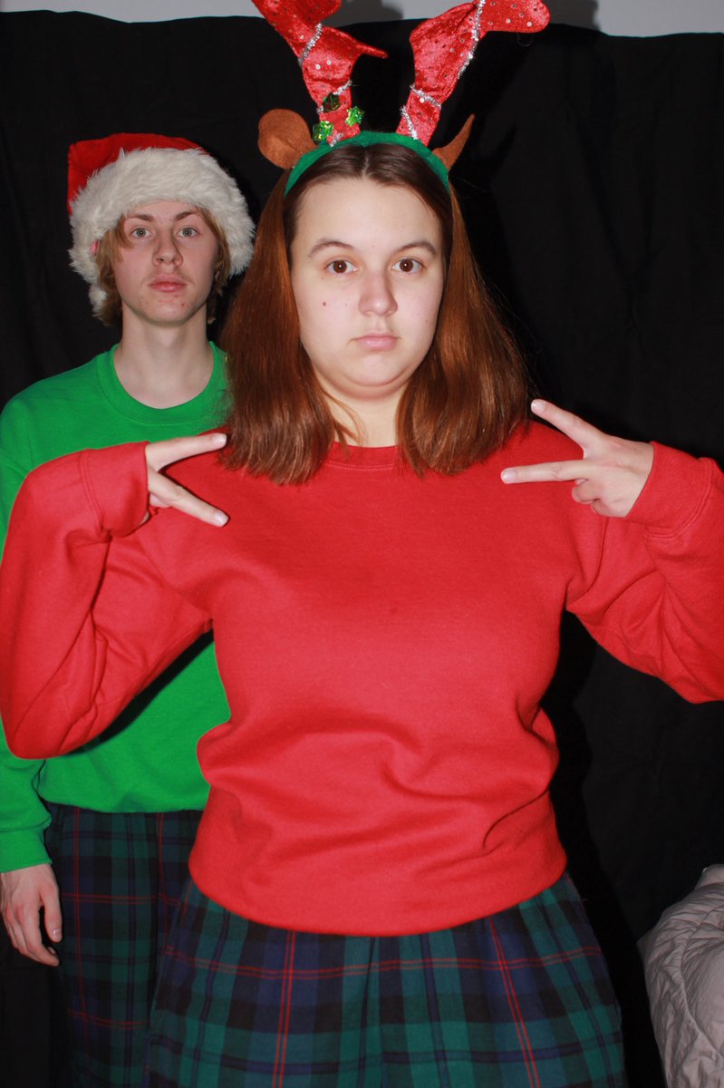 katelynpopstar's tweet photo. harley and i (fruit snaxx) just dropped the christmas EP of the century. link in bio :) https://t.co/0eMEexdE9p
