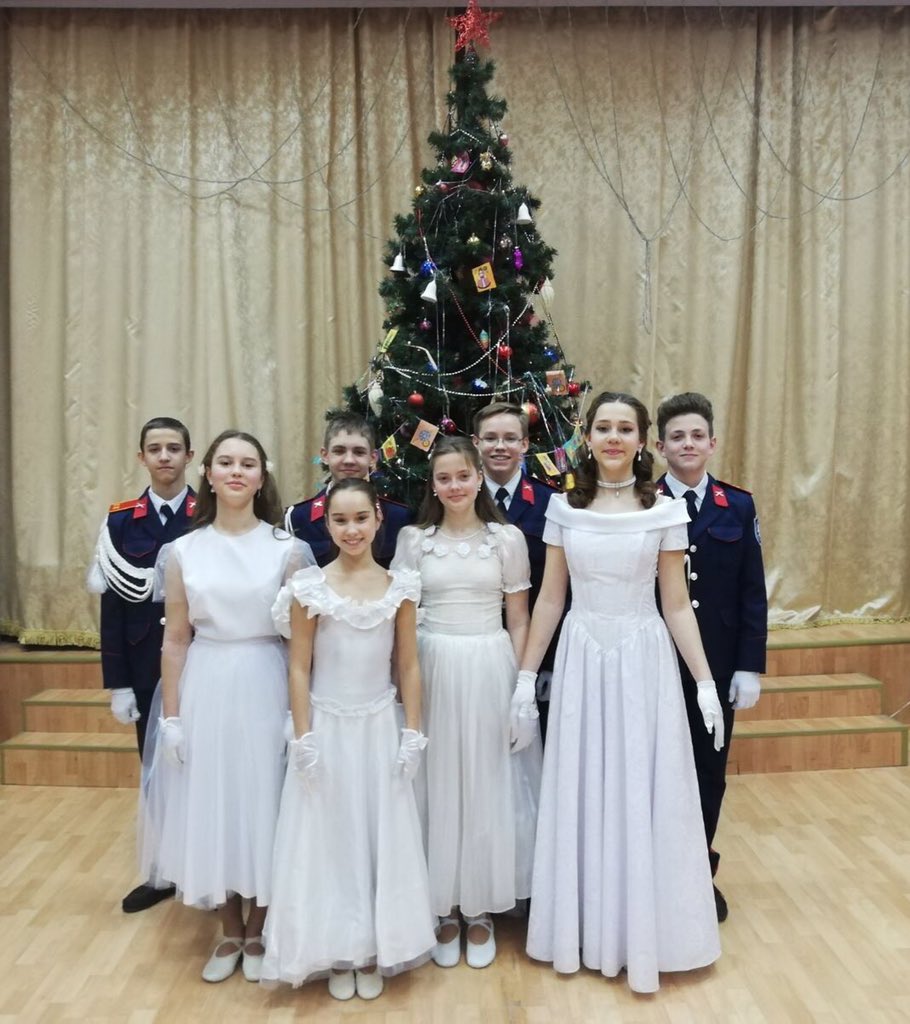 Казачата Самарского казачьего кадетского корпуса <a href="/kazkorp/">ГБОУ "САМАРСКИЙ КАЗАЧИЙ КАДЕТСКИЙ КОРПУС"</a> приняли участие в традиционном Новогоднем кадетском бале. В этом году бал проведен в формате он-лайн флешмоба "НОВОГОДНИЙ КАДЕТСКИЙ БАЛЛ"
