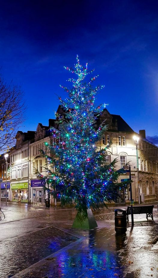 _visitbridgend's tweet photo. Still need to pick up those last few gifts? 🎁
Visit our warm and welcoming town centres in Maesteg, Porthcawl or Bridgend this Christmas, with a mix of independent retailers, traditional shops and high street brands!
📸 Martin Punter
https://t.co/KgP96ORPSF https://t.co/uyCaz3r5ot