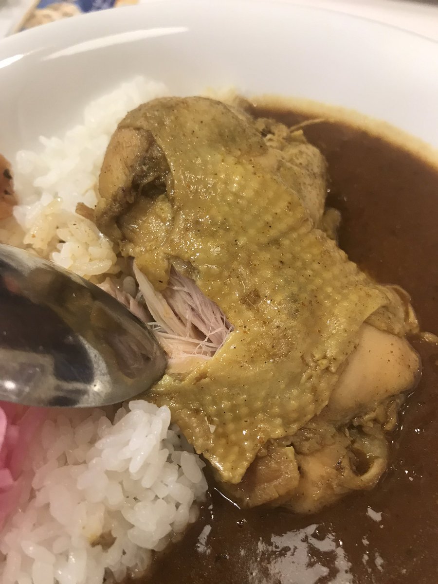 GUIX10A's tweet image. すき家のほろほろチキンカレー
見た目は少なそうですがお皿が深くそこそこのボリュームはありました
スプーンで解せるほど柔らかいチキン！
任務完了‼️
・・・食べた後何か物足りない😅
やっぱ○屋のごろごろチキンの方が満足高いな🤔