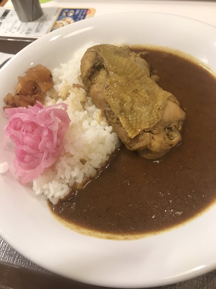 GUIX10A's tweet image. すき家のほろほろチキンカレー
見た目は少なそうですがお皿が深くそこそこのボリュームはありました
スプーンで解せるほど柔らかいチキン！
任務完了‼️
・・・食べた後何か物足りない😅
やっぱ○屋のごろごろチキンの方が満足高いな🤔