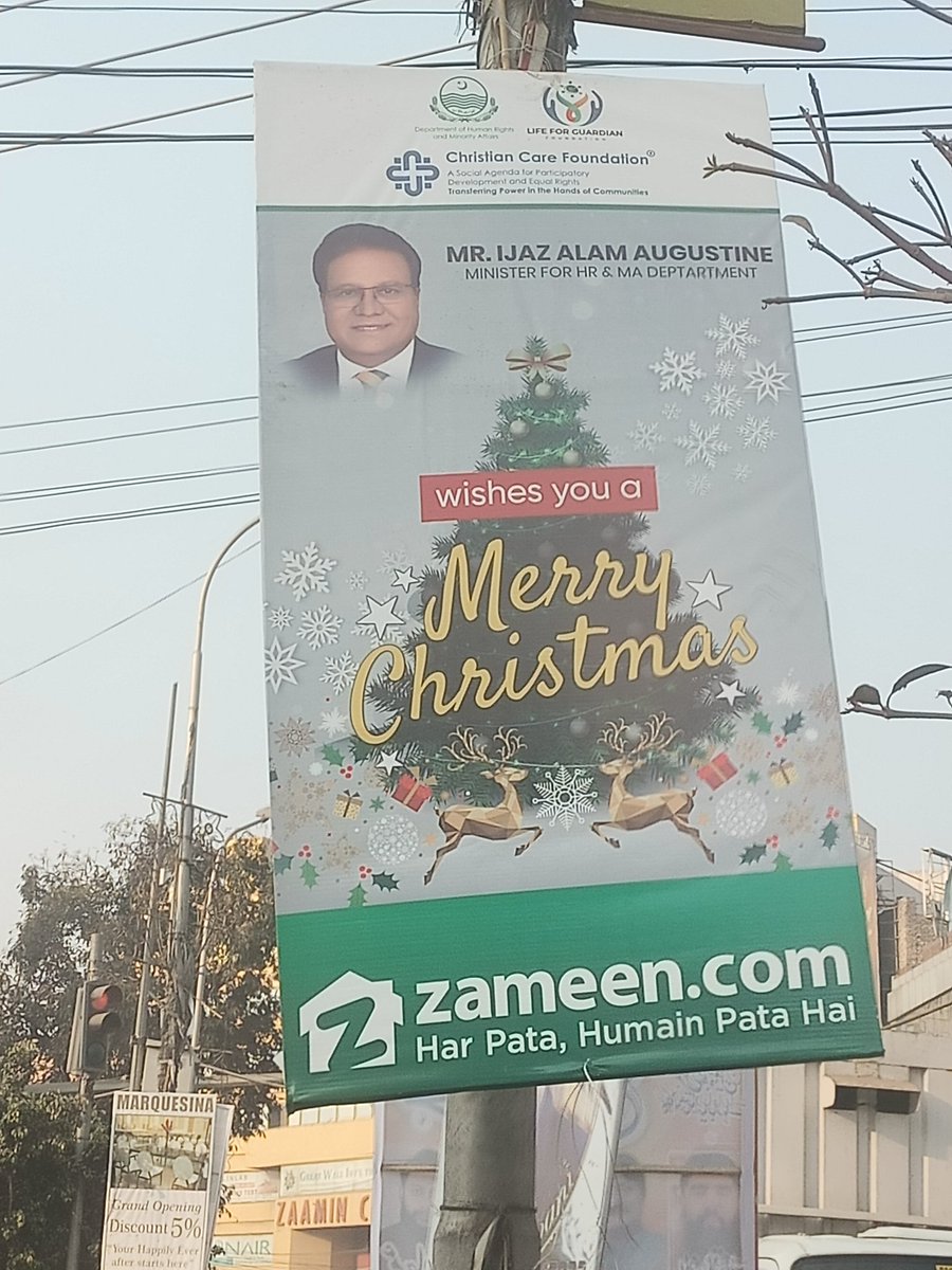 pakijournalist's tweet photo. Who said religious minorities in Pakistan can't celebrate their religious festivals. This is Lahore where such banners are hanging along all major roads. #Pakistan #RightsOfMinorities #Lahore #marrychristmas https://t.co/iixEpGNdgO