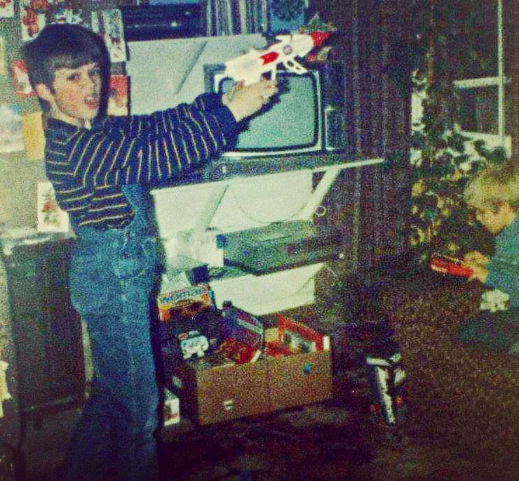 WhosThatGav's tweet photo. #tbt
#Dungarees β
#Lazergun β
#Christmas β
#1980s β
#Me β
https://t.co/5tVmAVhh5P