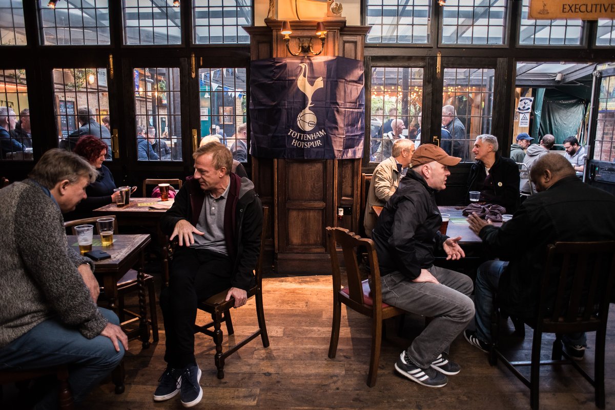 BeehiveN17's tweet photo. 🔜BOXING DAY FOOTBALL!

We're open from midday on Boxing Day for festive footy pre &amp; post match pints and grub as Crystal Palace come to N17 for a 3pm kick off.

The best pre match atmosphere guaranteed. As always.

MERRY CHRISTMAS FROM ALL OF US AT THE BEEHIVE &amp; #COYS! https://t.co/VrJuZKoJ8G