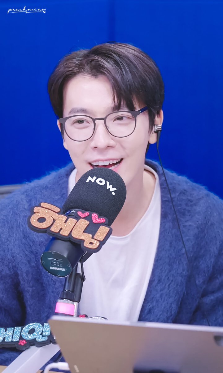 Miao__Hay's tweet photo. #슈퍼주니어 #SUPERJUNIOR 
#동해  #DONGHAE                         
@SJofficial @donghae861015

李教授的眼镜能不能半永久🤩

✎  211223  D&amp;E SHOW

[ no edit , no reupload , no commercial use ] https://t.co/VlxKlygN2t
