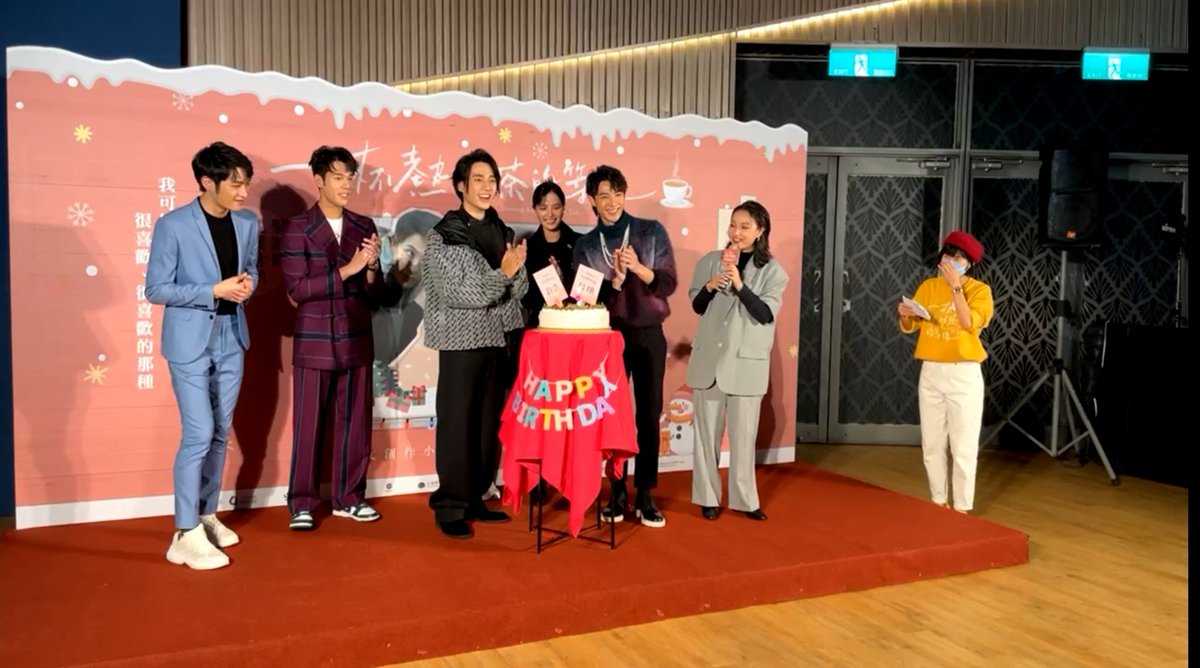 YOLO_liveright's tweet photo. Brothers birthday celebration! 🎉🎂🎁🥳❤️
#徐鈞浩 #JakeHsu #連晨翔 #SimonLien #一杯熱奶茶的等待 #WaitingForMyCupOfTea https://t.co/IDIM8vYyOh