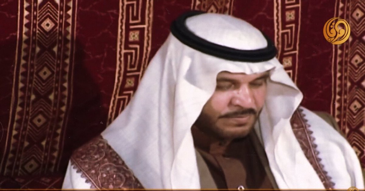 عسى منكر الخوّه عليه الجيوب تقر
عسى بنت عمّه تسهر اللييل من حره

ترى اللي ليا منه قنص! ما قنص في حر
ترى التبع تبع .. ومن قنص فيه ماسره

يذوق الخساره و الخساره طعمها مر
عن الكبد لو راحت .. تعقّب لها جره

#عبدالله_بن_زويبن رحمه الله