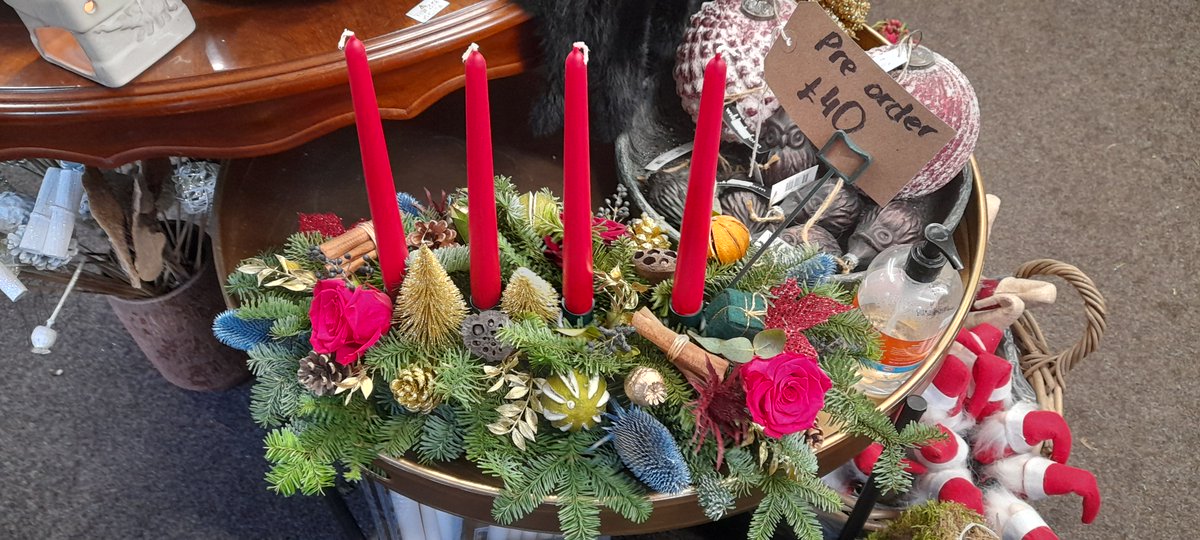 DiscHambleton's tweet photo. 🎅 What a beautiful shop window at #AlinasFloristThirsk 
They are busy make bouquets and arrangements - hope one is coming your way!
#christmastime #gifts #bouquets #festiveseason #floristthirsk #floristnearme #flowerdelivery #Thirsk https://t.co/TZaPYv7JQU