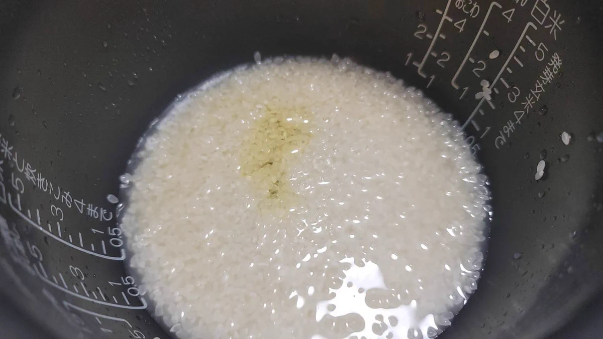 試したくなる豆知識！お米にサラダ油を入れて炊くと艶やかで美味しくなる！