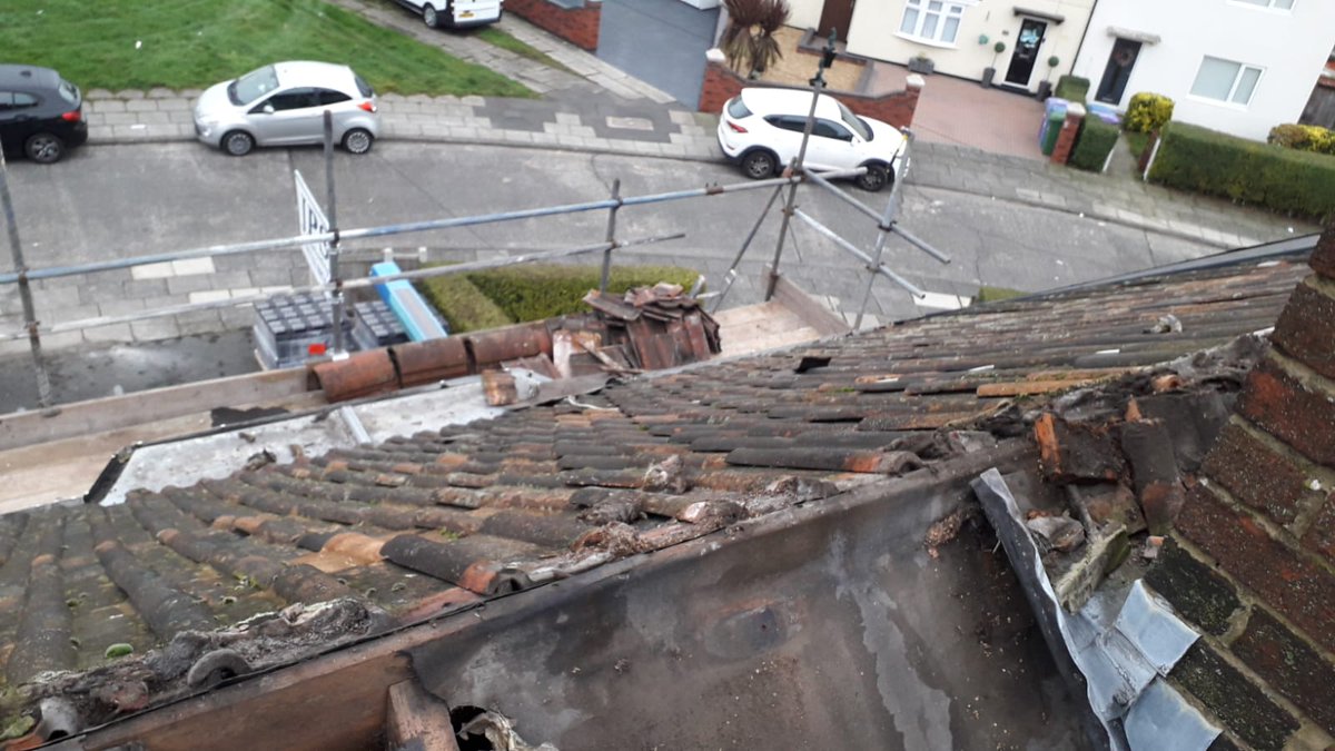 MartinR98297903's tweet photo. Work being carried out in preparation for a new roof installation to this residential property in Speke, #Liverpool.  Photos of the finished job to follow.
Call Martin on 07501 504648 or visit https://t.co/ROAL2OhtLj 
#roofing #roofer #flintshire #wirral #chester #cheshire https://t.co/7XXntiHQ7s