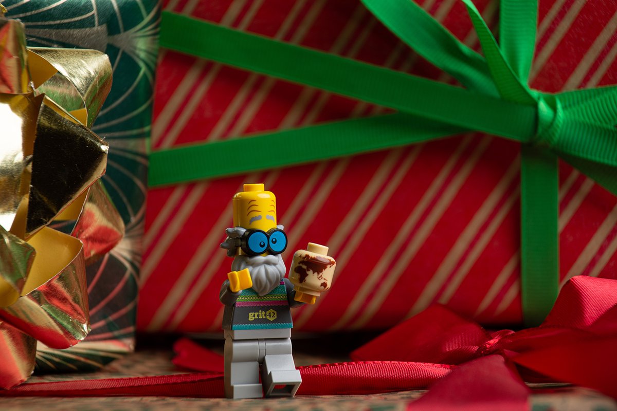 grit_42's tweet photo. A special thanks to Christopher behind @invasionoftheminifigs (https://t.co/TvV93pTxvT) who has snapped these fantastic pictures of all our minifigs from the past three years.

#grit42 #h2g2 #LEGO #minifig #slartibartfast https://t.co/aULljWepi0
